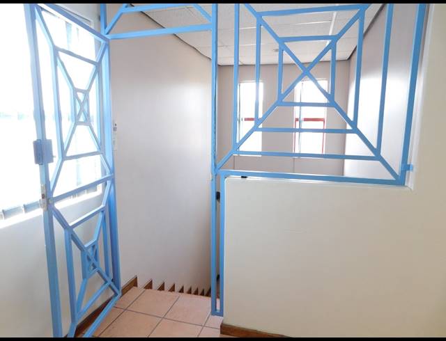 96M² OFFICE TO LET IN WELTEVREDEN PARK